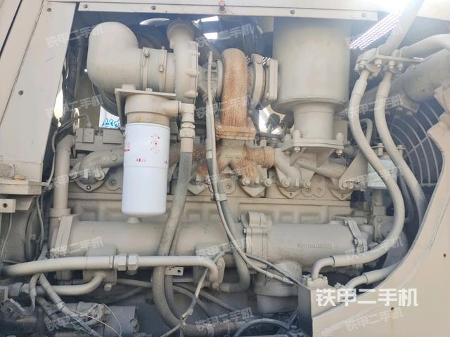 發(fā)動(dòng)機(jī)左側(cè)全景（推土機(jī)發(fā)動(dòng)機(jī)艙）