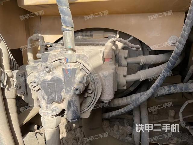 液壓泵艙室正面整體(整機(jī)外觀) 液壓泵艙室正面整體(整機(jī)外觀)