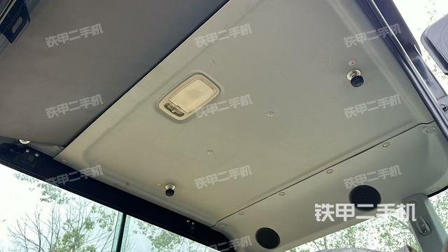 駕駛室頂部(整機外觀) 駕駛室頂部(整機外觀)
