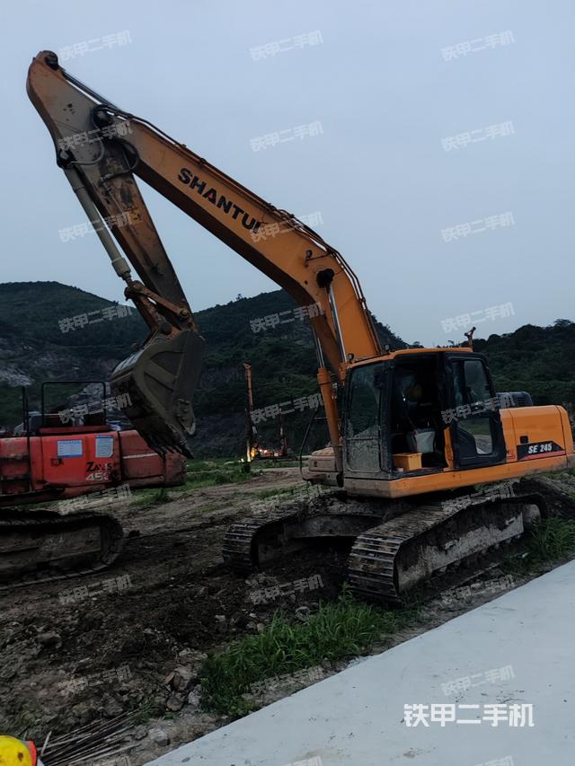 驾驶室顶部（整机外观）