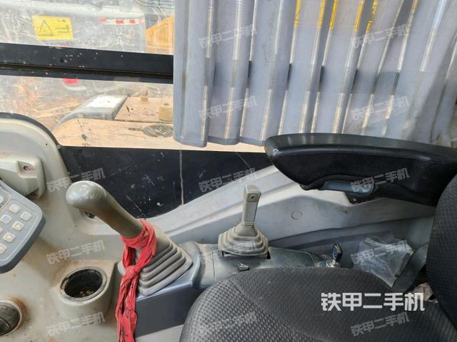 座椅右側(cè)控制臺/鑰匙門/油門/含右手柄（駕駛室部分）