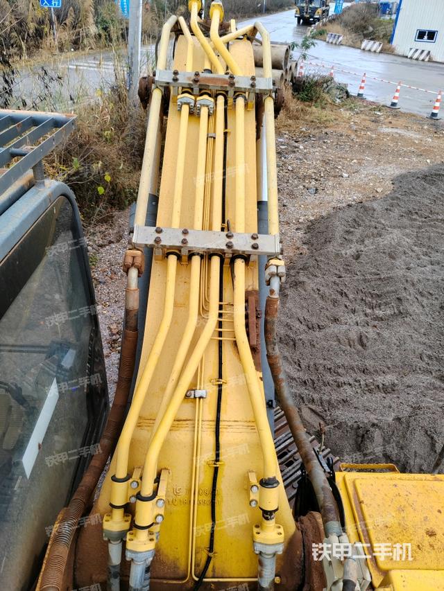 大臂背部俯視（工作和回轉(zhuǎn)裝置）