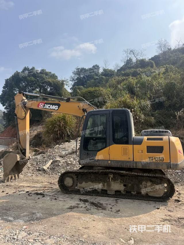 單側(cè)履帶整體（整機(jī)外觀）