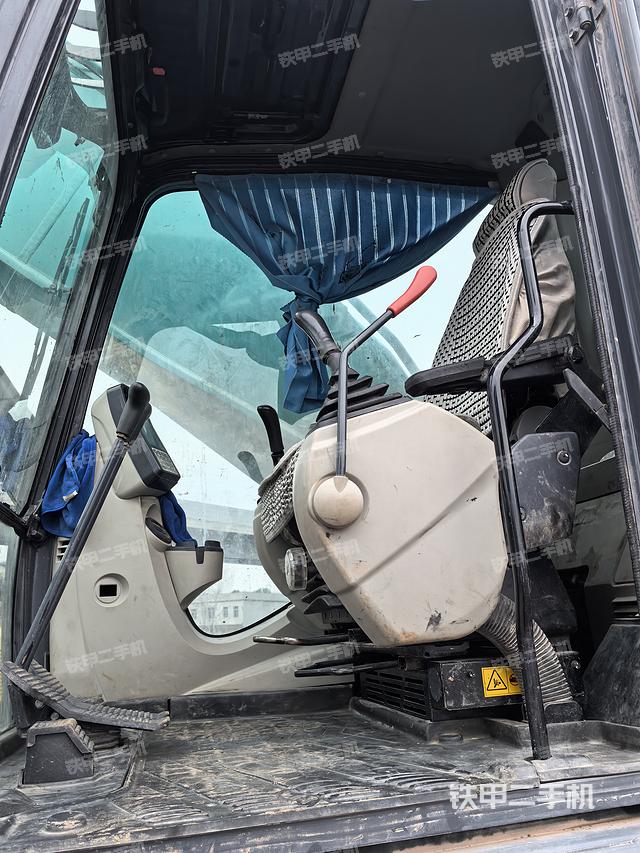 驾驶室整体（整机外观）