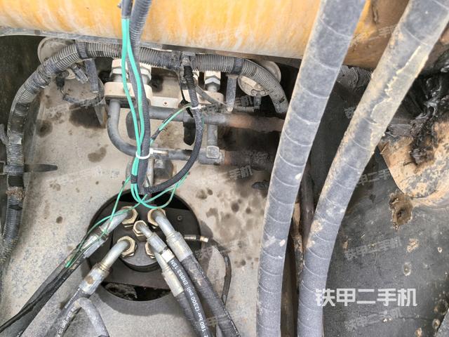 中央回轉(zhuǎn)接頭特寫（上車部件）