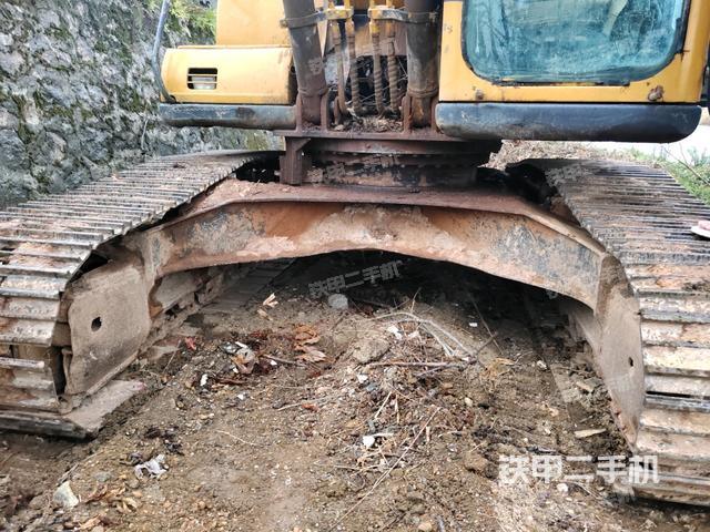 轉(zhuǎn)盤和下車架正前（工作和回轉(zhuǎn)裝置）