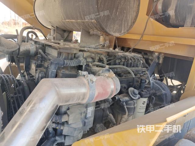 散熱器全景（壓路機發(fā)動機艙）