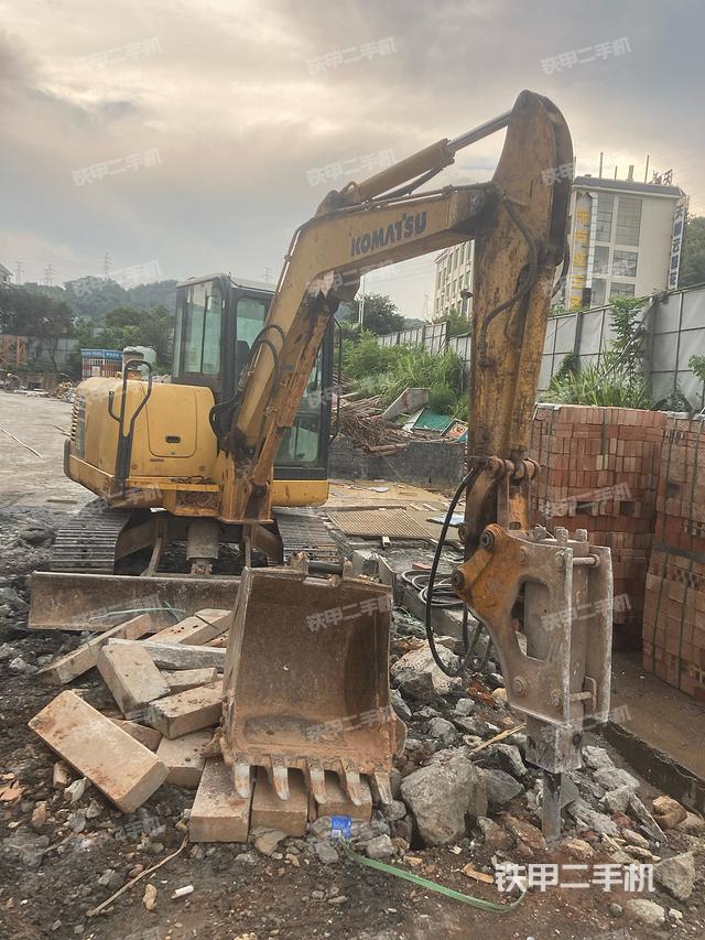 驾驶室顶部（整机外观）