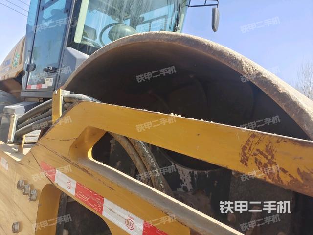 前車架正左側(cè)（壓路機前后車架）