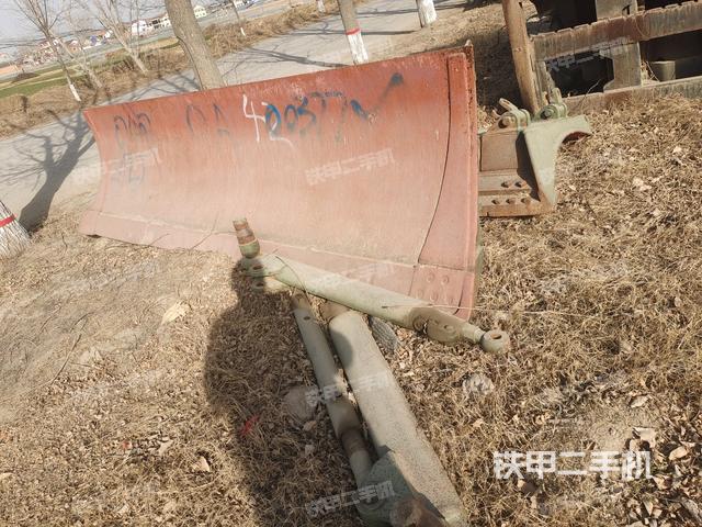 左側(cè)履帶全景（推土機(jī)底盤及工作裝置）