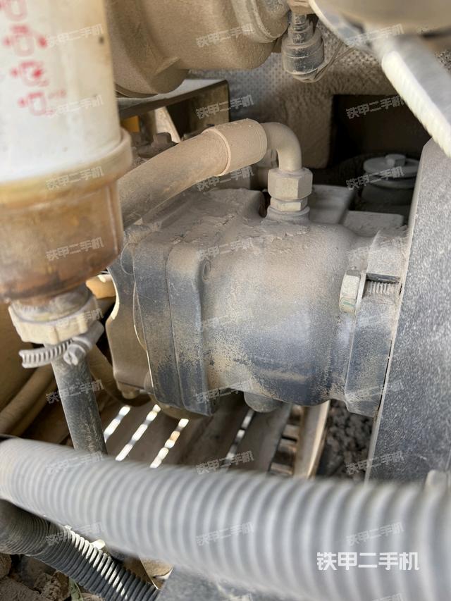 液壓泵艙室正面整體(整機外觀) 液壓泵艙室正面整體(整機外觀)