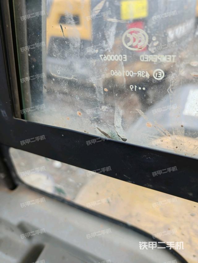 后窗玻璃角標(biāo)（駕駛室部分）