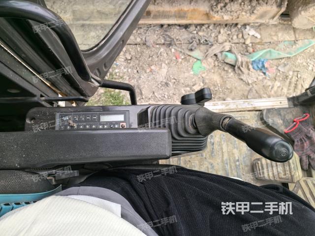 座椅左側(cè)控制臺(tái)/音響/含左手柄（駕駛室部分）