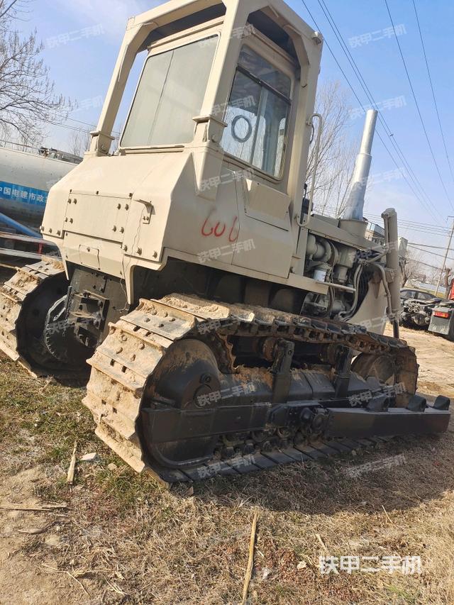 設(shè)備正后全景（推土機(jī)整車外觀）