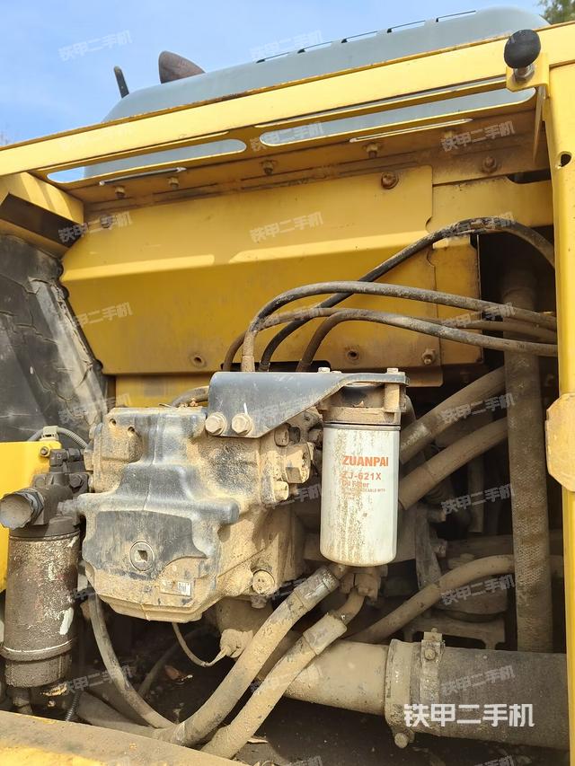 液壓泵艙室正面整體(整機(jī)外觀) 液壓泵艙室正面整體(整機(jī)外觀)