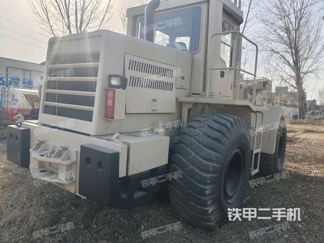 右后45°(整機外觀) 右后45°(整機外觀)