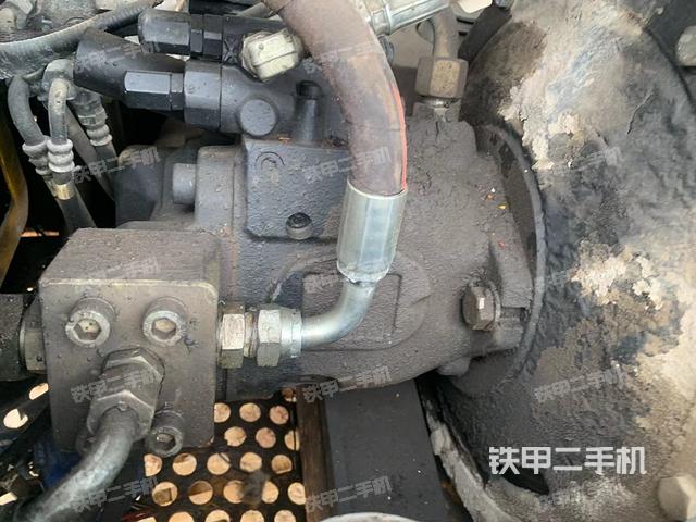 液壓泵艙室正面整體(整機(jī)外觀) 液壓泵艙室正面整體(整機(jī)外觀)