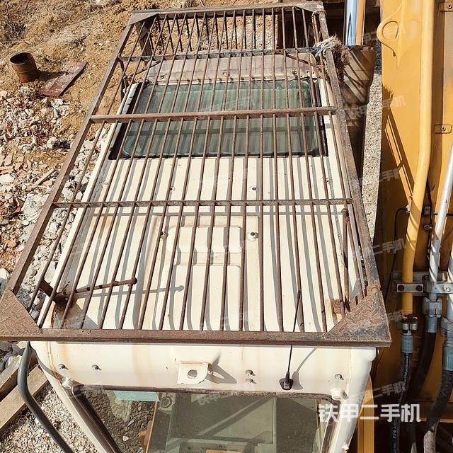 駕駛室頂部（整機外觀）