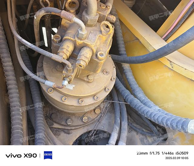 回转马达和主控阀（整机外观）