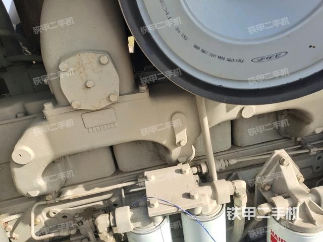 發(fā)動機(jī)右側(cè)全景（推土機(jī)發(fā)動機(jī)艙）