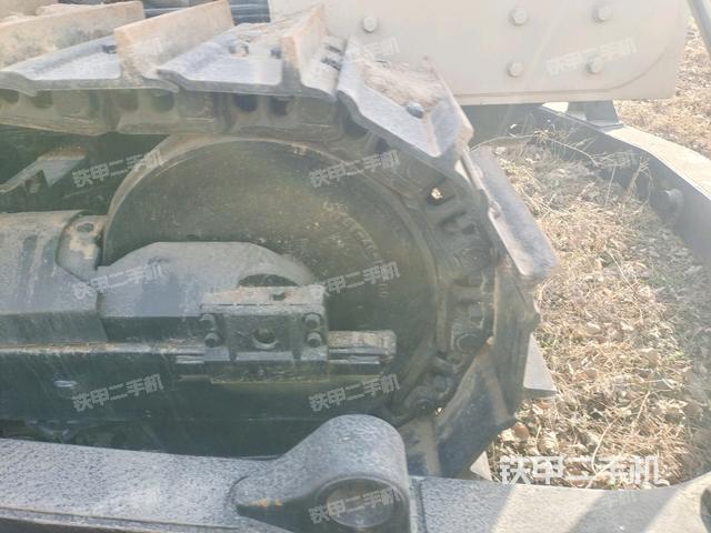 右引導(dǎo)輪（推土機(jī)底盤及工作裝置）