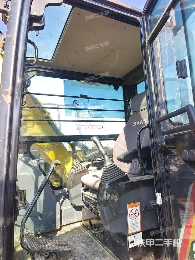 驾驶室整体（整机外观）