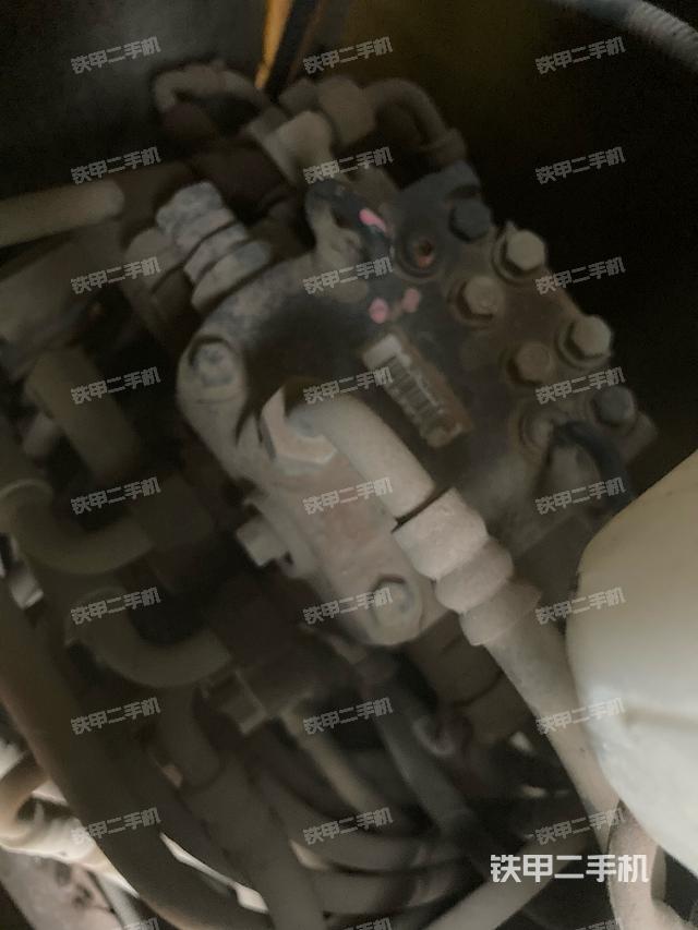 回转马达和主控阀（整机外观）