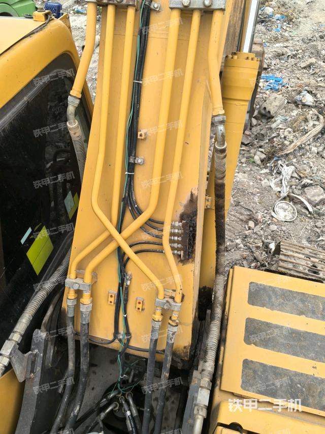 大臂背部俯視（工作和回轉(zhuǎn)裝置）