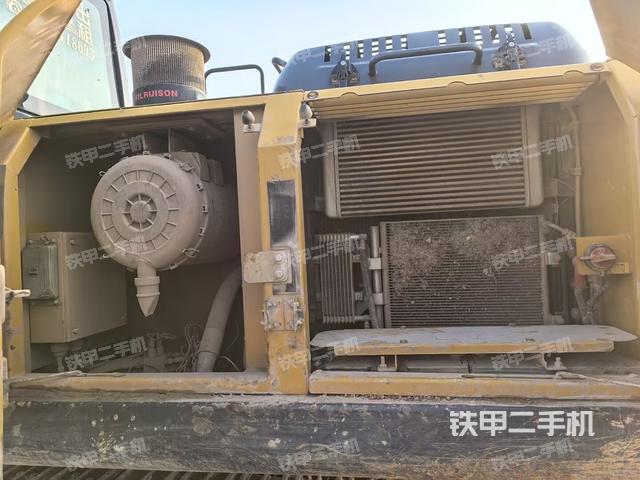 散熱器正面(大件艙室) 散熱器正面(大件艙室)