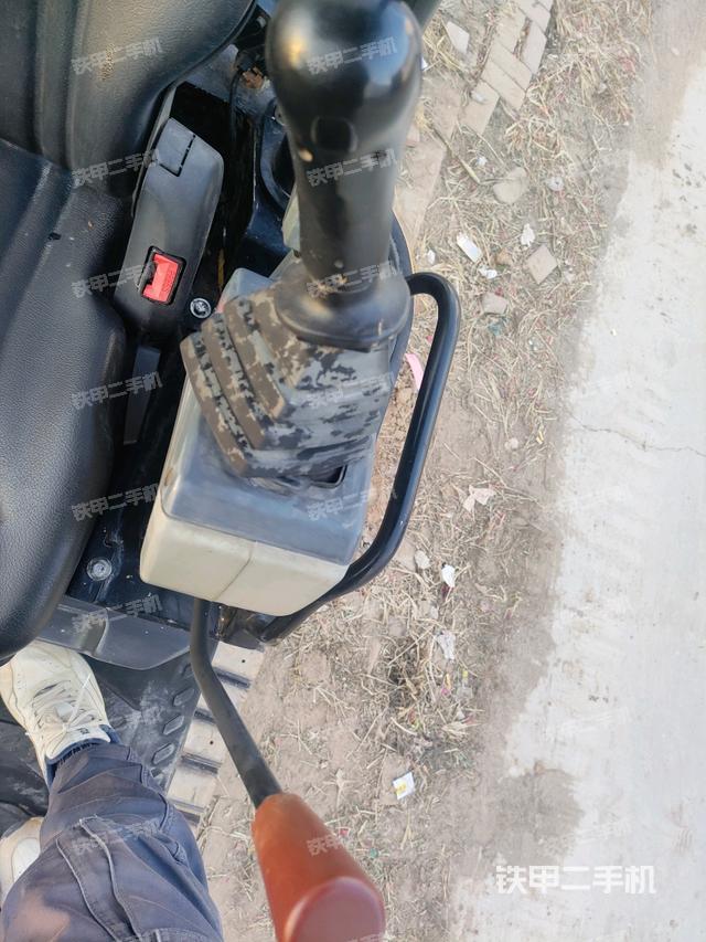 座椅左側(cè)控制臺(tái)/音響/含左手柄（駕駛室部分）