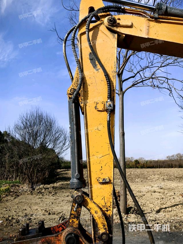 小臂整體左后(工作和回轉(zhuǎn)裝置) 小臂整體左后(工作和回轉(zhuǎn)裝置)