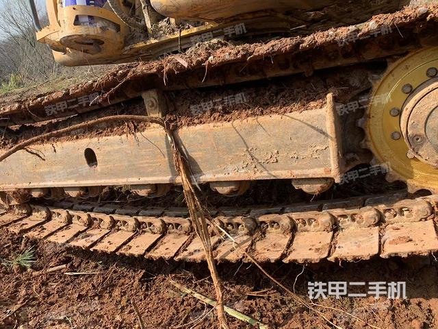 單側(cè)履帶整體(整機(jī)外觀) 單側(cè)履帶整體(整機(jī)外觀)
