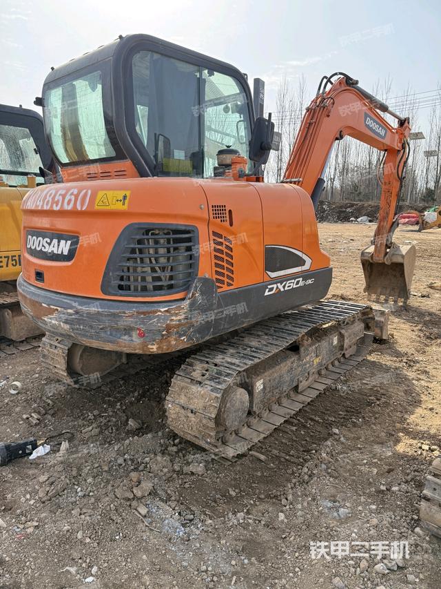 整機右后45°(整機外觀) 整機右后45°(整機外觀)