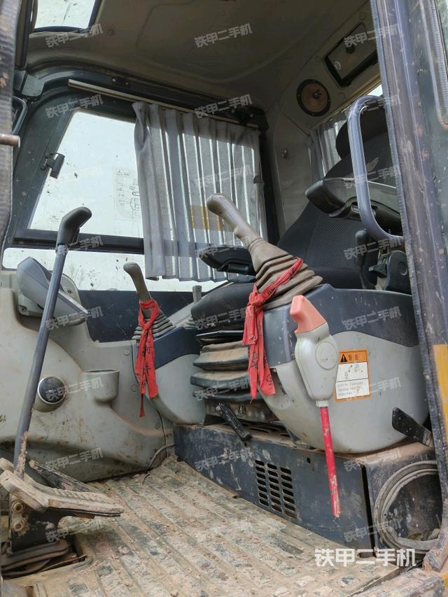 ?駕駛室正側(cè)（駕駛室部分）