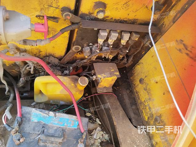 回转马达和主控阀（整机外观）