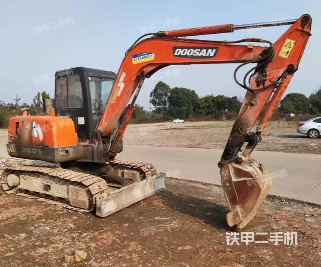 右后45(整機(jī)外觀) 右后45(整機(jī)外觀)