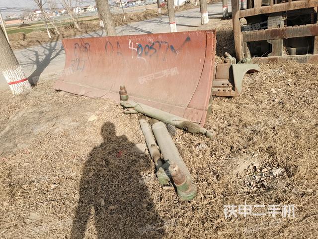 左驅(qū)動(dòng)輪（推土機(jī)底盤及工作裝置）