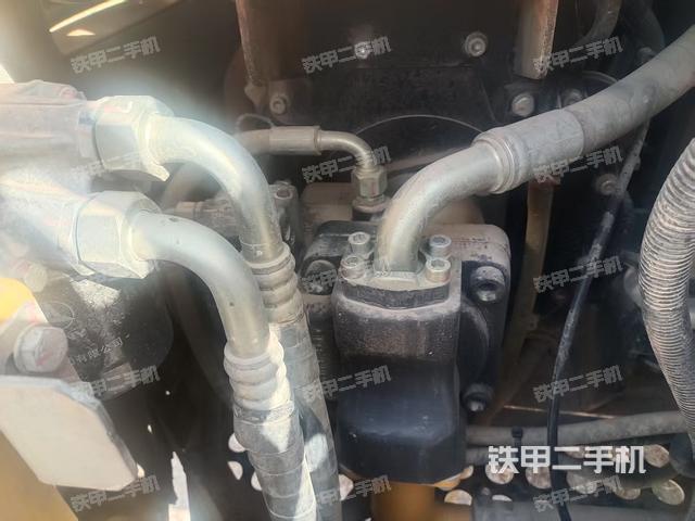 液壓泵艙室正面整體(整機外觀) 液壓泵艙室正面整體(整機外觀)