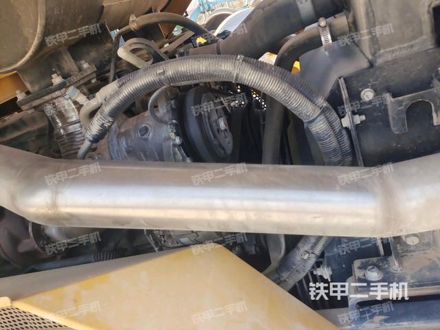 發(fā)動機艙全景（壓路機發(fā)動機艙）