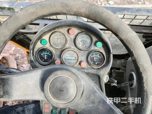 座椅右側(cè)控制臺(tái)/鑰匙門(mén)/油門(mén)/含右手柄(駕駛室部分) 座椅右側(cè)控制臺(tái)/鑰匙門(mén)/油門(mén)/含右手柄(駕駛室部分)