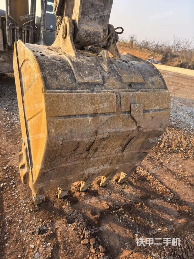 鏟斗45度(工作和回轉(zhuǎn)裝置) 鏟斗45度(工作和回轉(zhuǎn)裝置)