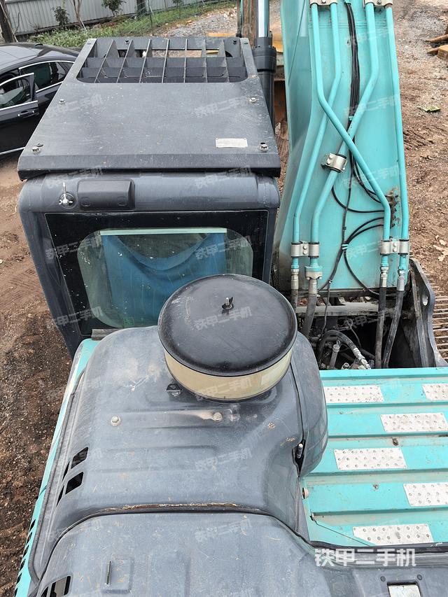 驾驶室顶部（整机外观）