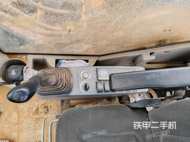 座椅左側(cè)控制臺/音響/含左手柄（駕駛室部分）