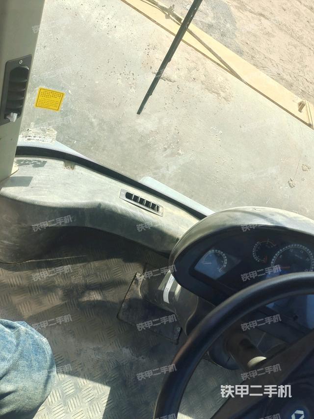 駕駛室側(cè)向上照全景（壓路機駕駛室）