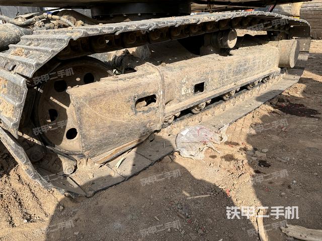 單側(cè)履帶整體(整機外觀) 單側(cè)履帶整體(整機外觀)