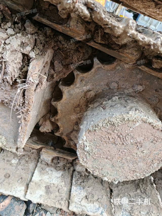 右驅(qū)動輪（行走機(jī)構(gòu)）