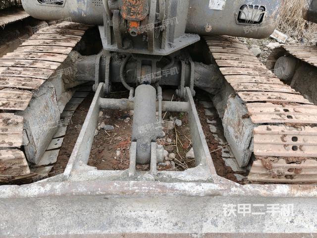 轉(zhuǎn)盤和下車架正前(工作和回轉(zhuǎn)裝置) 轉(zhuǎn)盤和下車架正前(工作和回轉(zhuǎn)裝置)