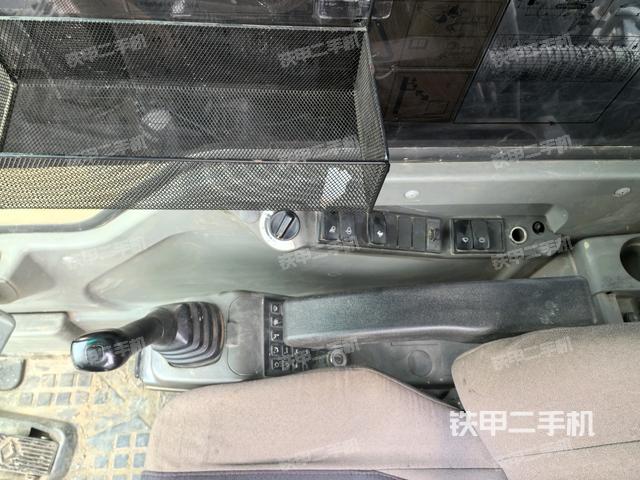 座椅右側(cè)控制臺(tái)/鑰匙門/油門/含右手柄（駕駛室部分）