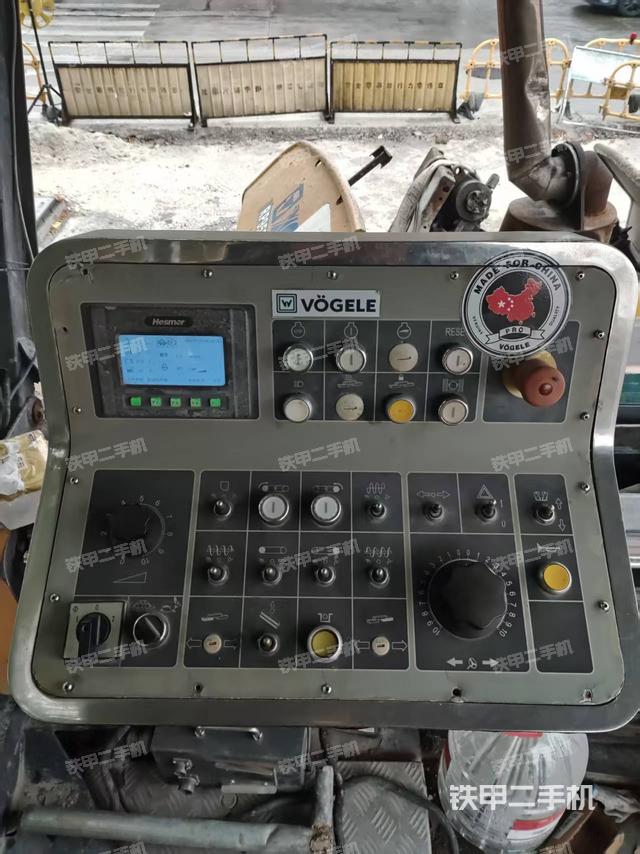 驾驶室操作台（设备外观及核心部件）