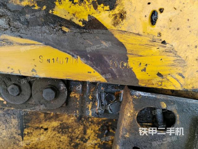 轉(zhuǎn)盤和下車架正前（工作和回轉(zhuǎn)裝置）